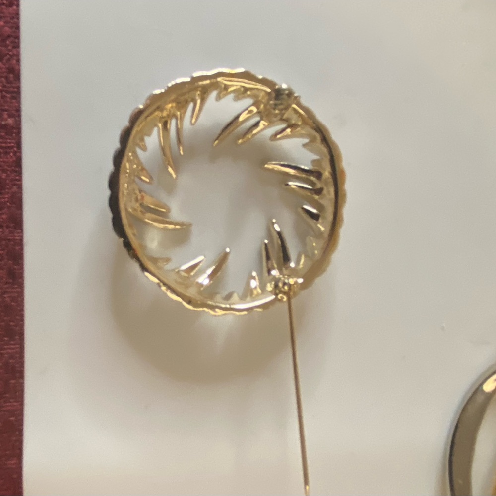 Vintage Sarah Coventry two tone silver & gold tone brooch guc - Picture 2 of 4